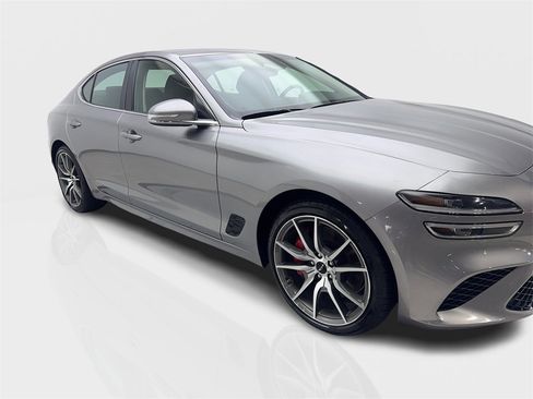 Used 2025 Genesis G70 2.5T image 12