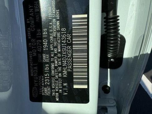 Used 2025 Hyundai Elantra Limited FWD image 19