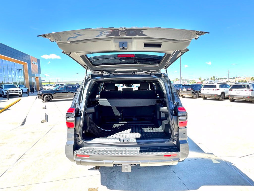 Used 2025 Toyota 4Runner SR5 AWD/4WD image 22