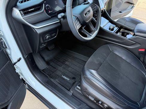 Used 2023 Jeep Grand Cherokee L Laredo AWD/4WD image 23