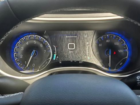 New 2027 Chrysler Pacifica Limited FWD image 10