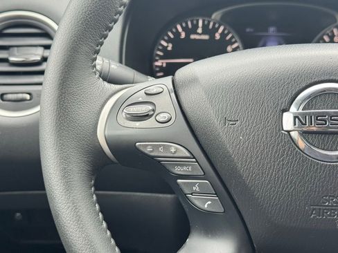 Used 2017 Nissan Pathfinder SV image 30