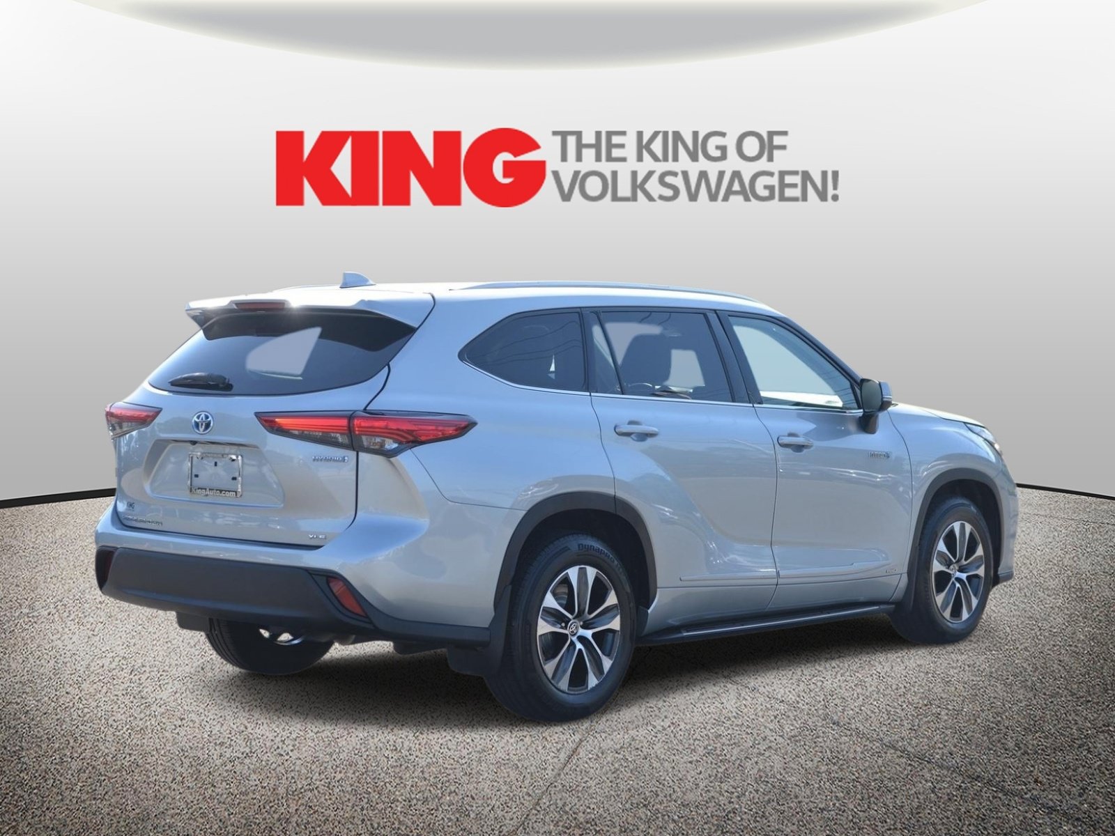 Used 2021 Toyota Highlander XLE w/ Protection Package #3 (TMS) AWD/4WD image 3