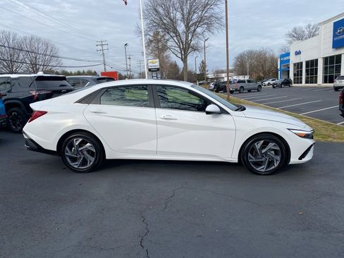 New 2025 Hyundai Elantra SEL image 2