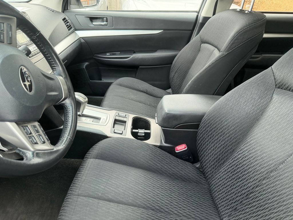 Used 2012 Subaru Outback 2.5i Premium AWD/4WD image 4