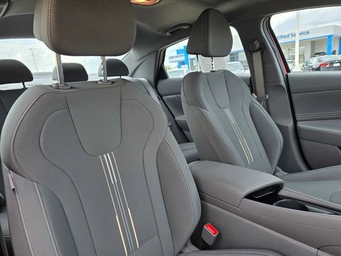 Used 2025 Hyundai Elantra SEL FWD image 19
