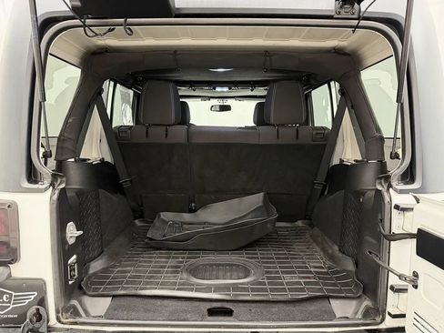 Used 2015 Jeep Wrangler Unlimited Rubicon w/ Connectivity Group AWD/4WD image 22