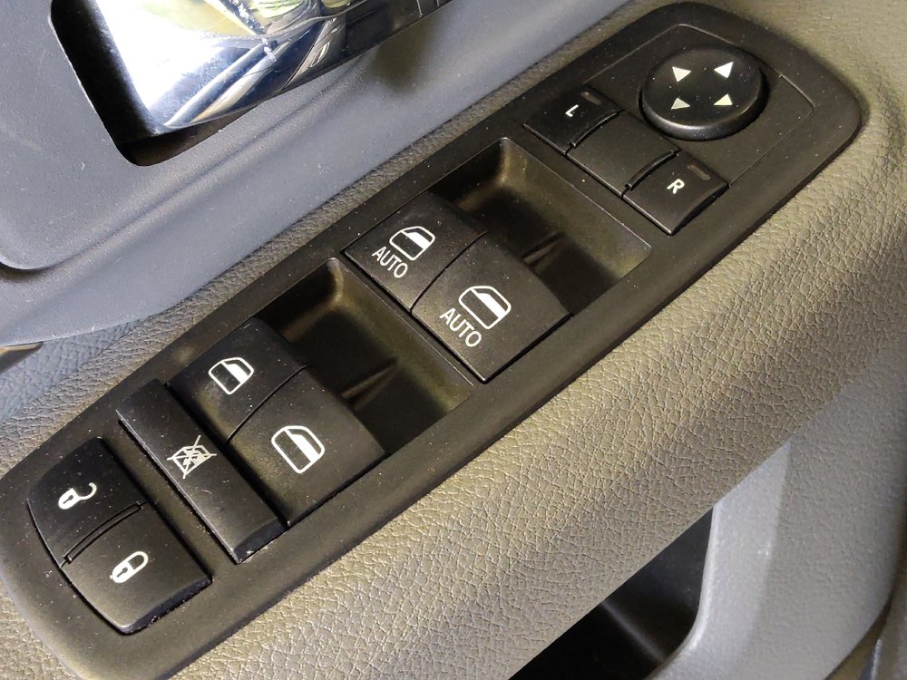 Used 2019 RAM 1500 Classic SLT RWD image 27