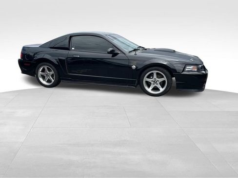 Used 2004 Ford Mustang GT RWD image 2