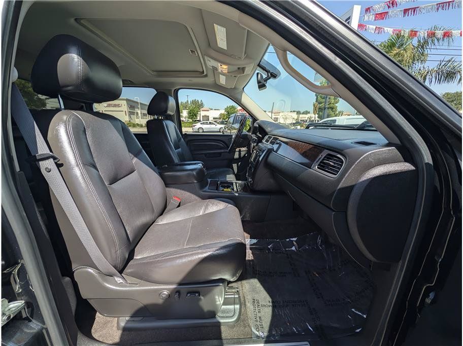 Used 2011 GMC Sierra 2500 Denali w/ Suspension Package, Off-Road AWD/4WD image 13