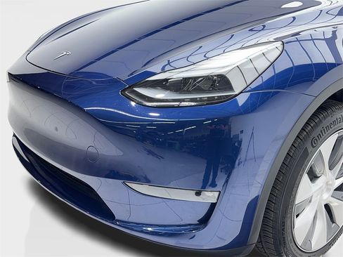Used 2023 Tesla Model Y 2WD image 5