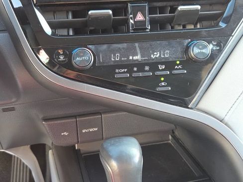 Used 2023 Toyota Camry SE FWD image 18