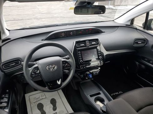 Used 2021 Toyota Prius LE image 24