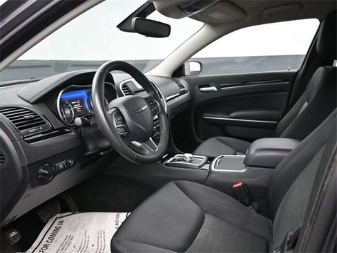 Used 2023 Chrysler 300 Touring w/ Sport Appearance Package image 13