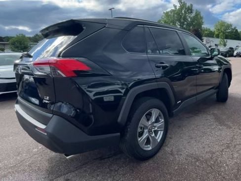 Used 2025 Toyota RAV4 LE AWD/4WD image 2