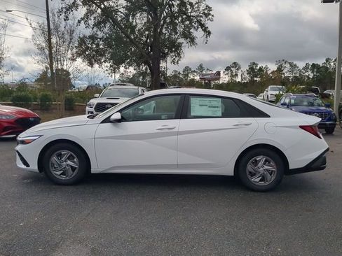 New 2026 Hyundai Elantra SE FWD image 8