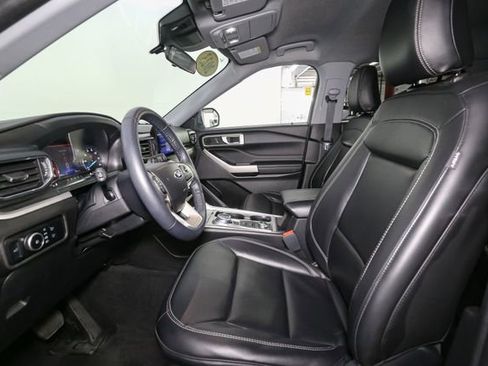 Used 2023 Ford Explorer XLT w/ Equipment Group 202A AWD/4WD image 38