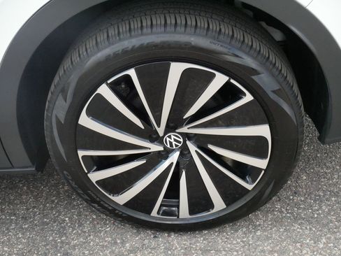 Certified 2024 Volkswagen ID.4 Pro AWD/4WD image 15