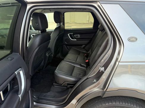 Used 2019 Land Rover Discovery Sport SE image 13