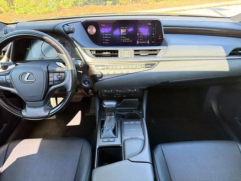 Used 2019 Lexus ES 300h w/ Premium Package image 17