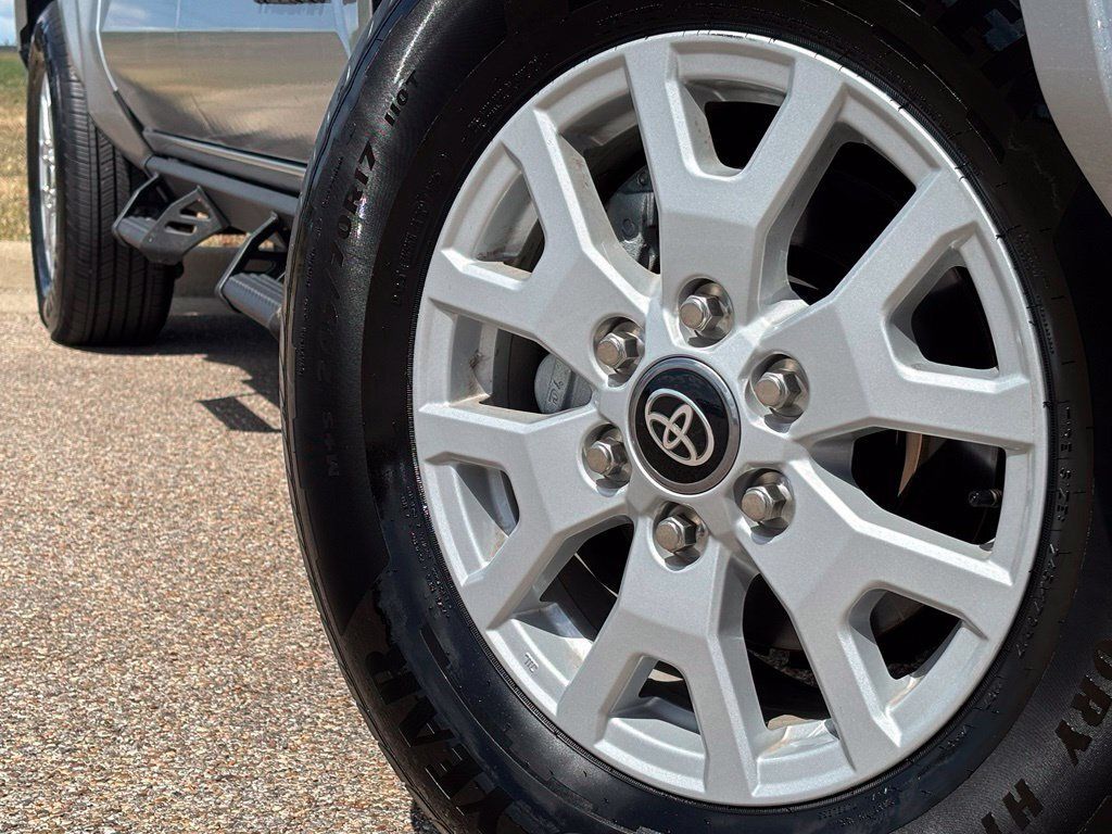 Used 2026 Toyota Tacoma SR5 AWD/4WD image 2