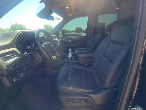 Used 2023 Chevrolet Suburban LT w/ LT Signature Package RWD image 5