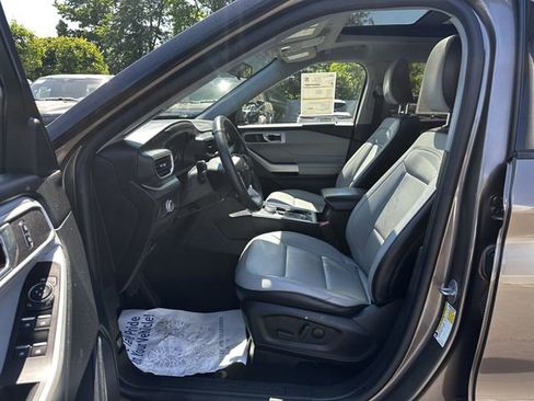Certified 2021 Ford Explorer XLT w/ Equipment Group 202A AWD/4WD image 19
