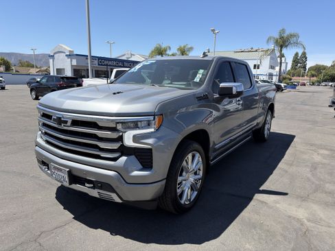 Used 2024 Chevrolet Silverado 1500 High Country w/ High Country Premium Package AWD/4WD image 4