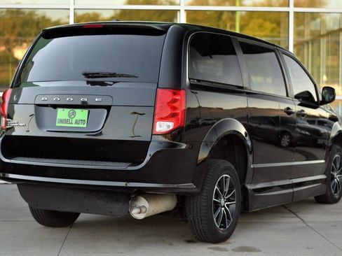 Used 2019 Dodge Grand Caravan SE image 9