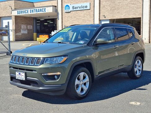 Used 2019 Jeep Compass Latitude w/ Popular Equipment Group AWD/4WD image 3