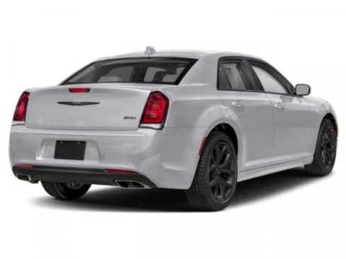 Used 2023 Chrysler 300 Touring L image 2