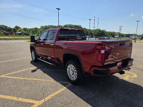 Used 2022 Chevrolet Silverado 2500 High Country w/ Technology Package AWD/4WD image 3