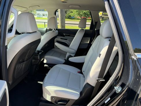 Used 2024 Kia Telluride S AWD/4WD image 6