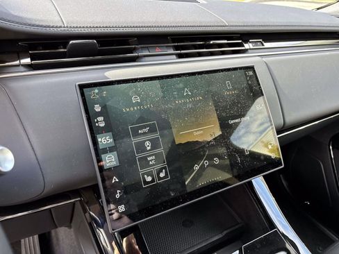 Used 2025 Land Rover Range Rover Sport image 16