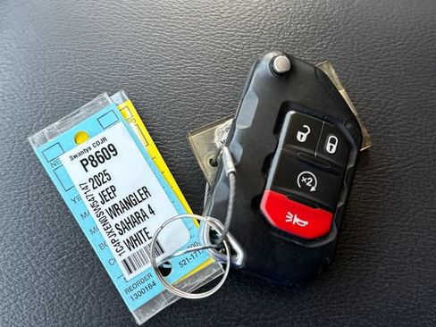 Used 2025 Jeep Wrangler Unlimited Sahara AWD/4WD image 29