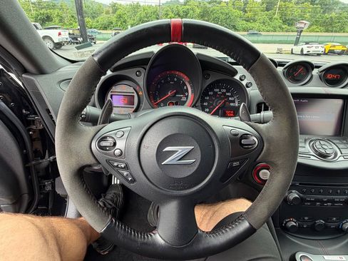 Used 2020 Nissan 370Z NISMO RWD image 17