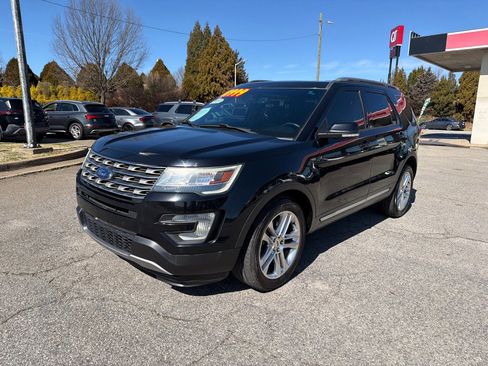 Used 2017 Ford Explorer XLT w/ Equipment Group 202A image 1