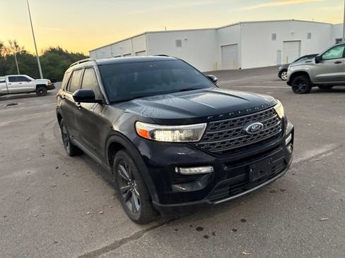 Used 2022 Ford Explorer XLT w/ Equipment Group 202A AWD/4WD image 5