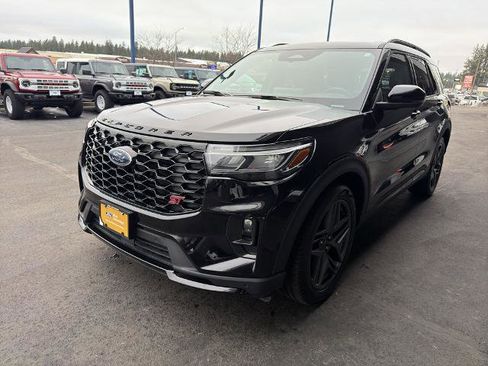 Certified 2025 Ford Explorer ST image 3