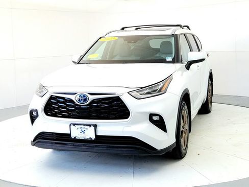 Used 2023 Toyota Highlander Bronze Edition AWD/4WD image 2