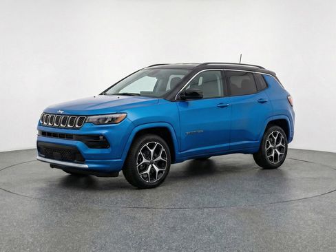Used 2025 Jeep Compass Limited AWD/4WD image 3