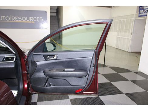 Used 2020 Kia Optima LX image 24