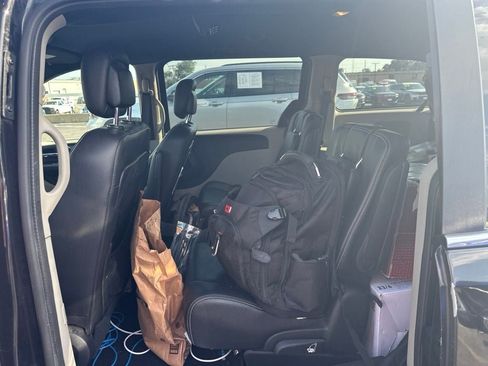 Used 2019 Dodge Grand Caravan SXT FWD image 16