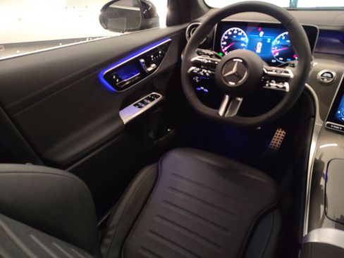 Used 2026 Mercedes-Benz GLC 300 image 27