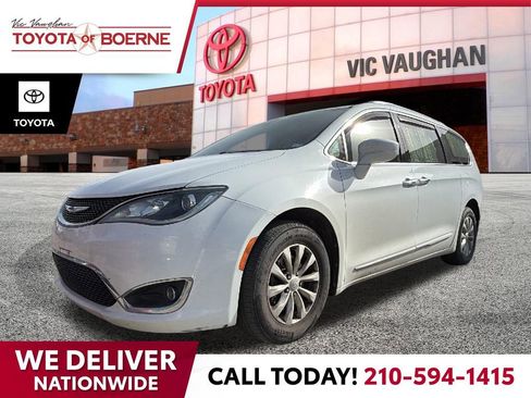 Used 2018 Chrysler Pacifica Touring-L image 1