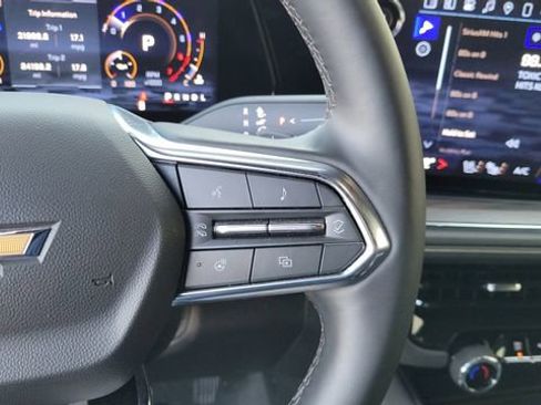 Used 2025 Chevrolet Suburban Premier image 23