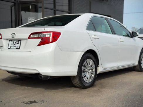 Used 2014 Toyota Camry LE FWD image 2
