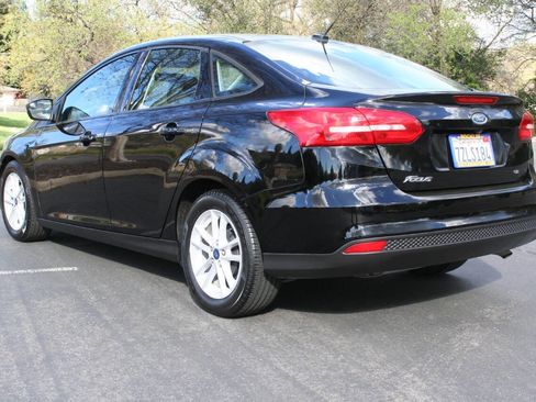 Used 2017 Ford Focus SE image 7