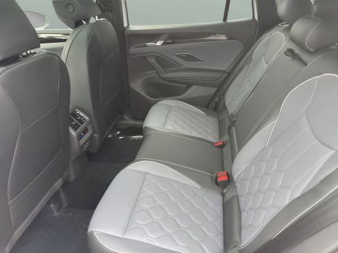 New 2026 Volkswagen Tiguan SEL R-Line AWD/4WD image 21