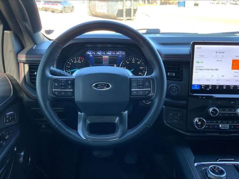 Used 2023 Ford Expedition Limited AWD/4WD image 5